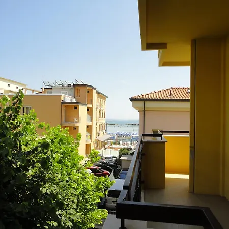 Hotel Letizia 3*